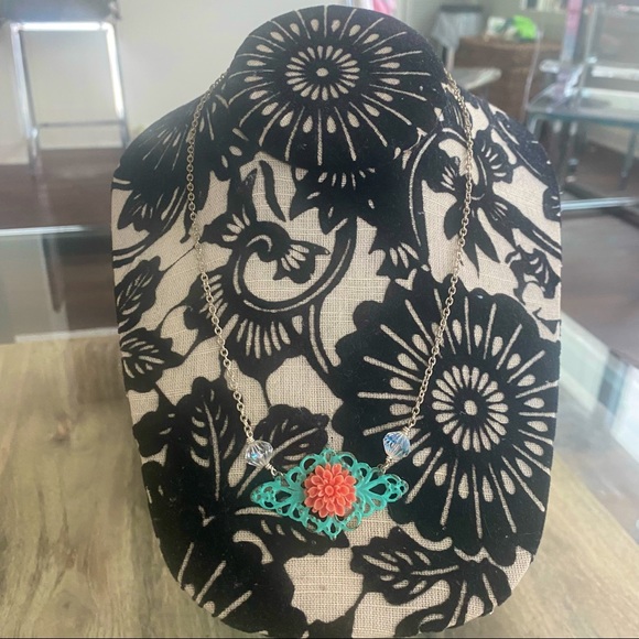 Flower on Lace Necklace - Picture 7 of 8